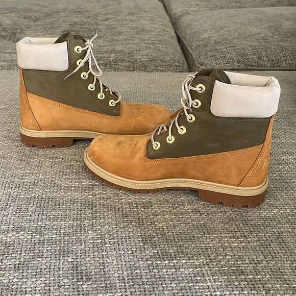 NWT TIMBERLAND Waterproof Boots! - Picture 9 of 12
